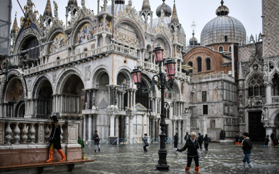 Wenecja – woda się cofnęła, turyści nie