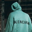 Balenciaga usunęła kontrowersyjną kampanię ze wszystkich mediów, a także skasowała wszystkie posty o