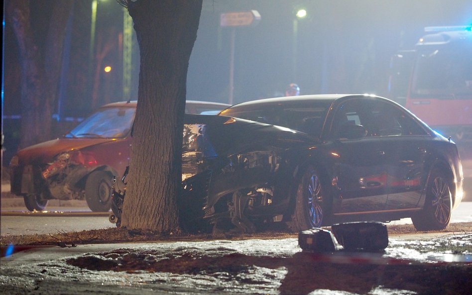 Limuzyna audi A8 L Security, którą podróżowała Beata Szydło