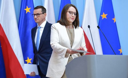 Nowa minister finansów Magdalena Rzeczkowska i premier Mateusz Morawiecki pracują nad tzw. pakietem 