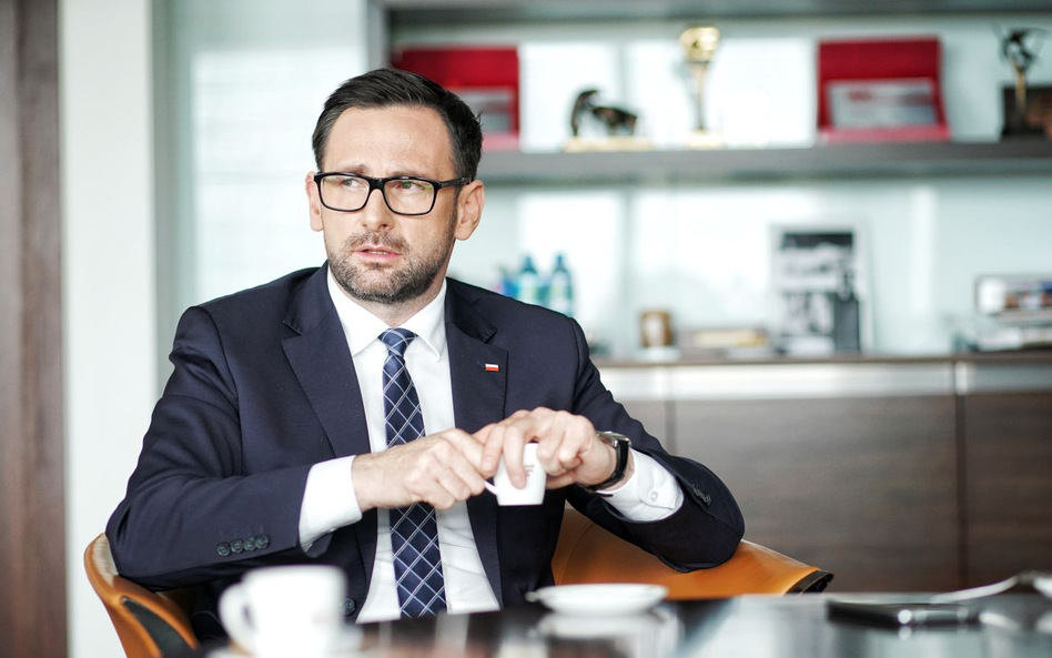 Obajtek obiecuje Polakom najtańsze paliwa w Europie. "Obniżymy ceny"