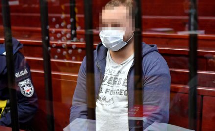 Oskarżony Jakub A. na sali Sądu Okręgowego w Świdnicy