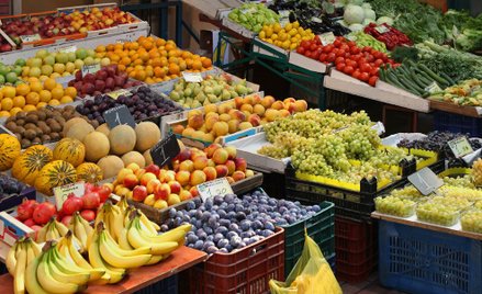 W marketach wybór warzyw i owoców jest często równie duży jak na targowiskach.