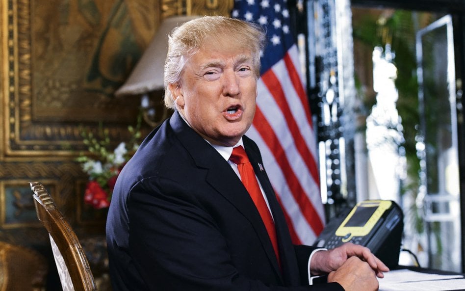 Prezydent Donald Trump rozmawia z mediami w Wigilię Bożego Narodzenia, Palm Beach na Florydzie, 24 g