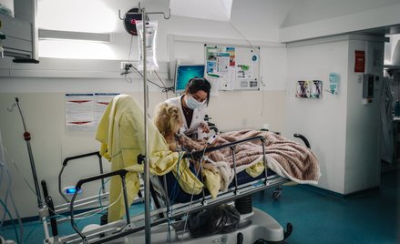 Osoby w "średnim stanie" trafią do szpitali tymczasowych