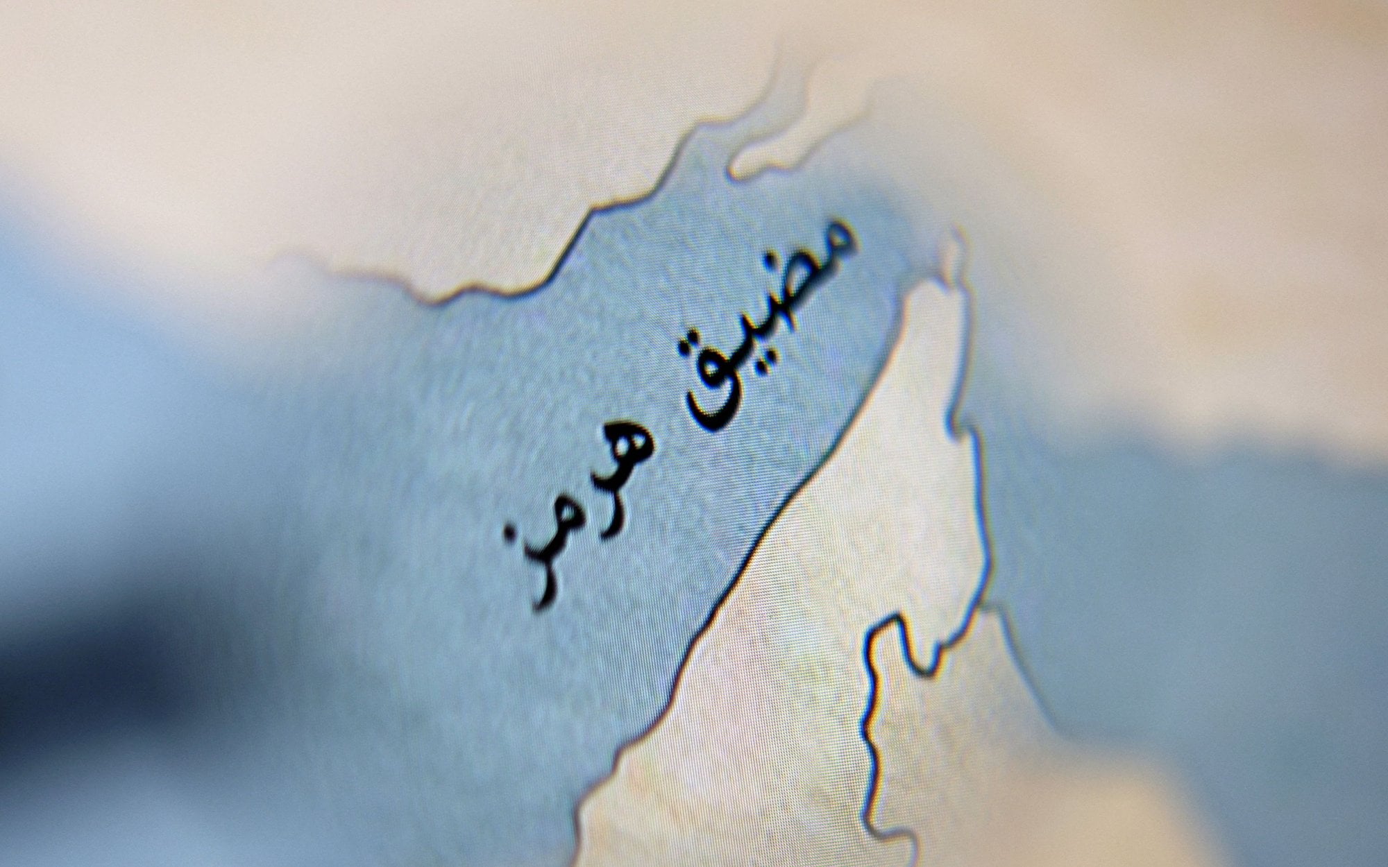 Cieśnina Ormuz ma być otwarta przez dwa tygodnie. Cena ropy spada