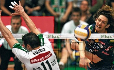 Atakuje Francuz Stephane Antiga. Przyjmujący Skry będzie dalej grał w polskiej lidze