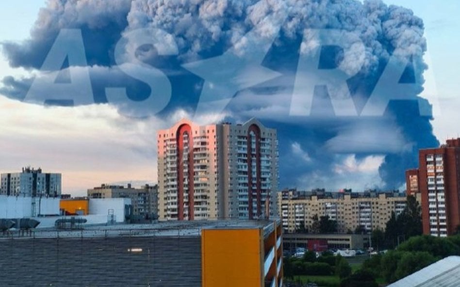 Słup dymu widziany z Petersburga