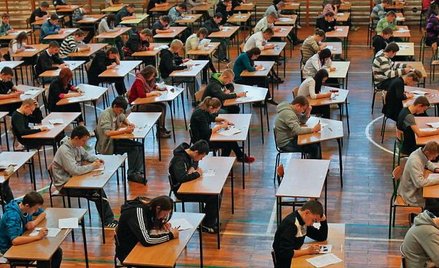 Próbny test potrwa do piątku. Wczoraj uczniowie pisali testy z historii i WOS oraz polskiego. Na zdj