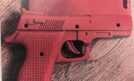 USA: Panika w szkole. Pomylili broń z obudową na telefon