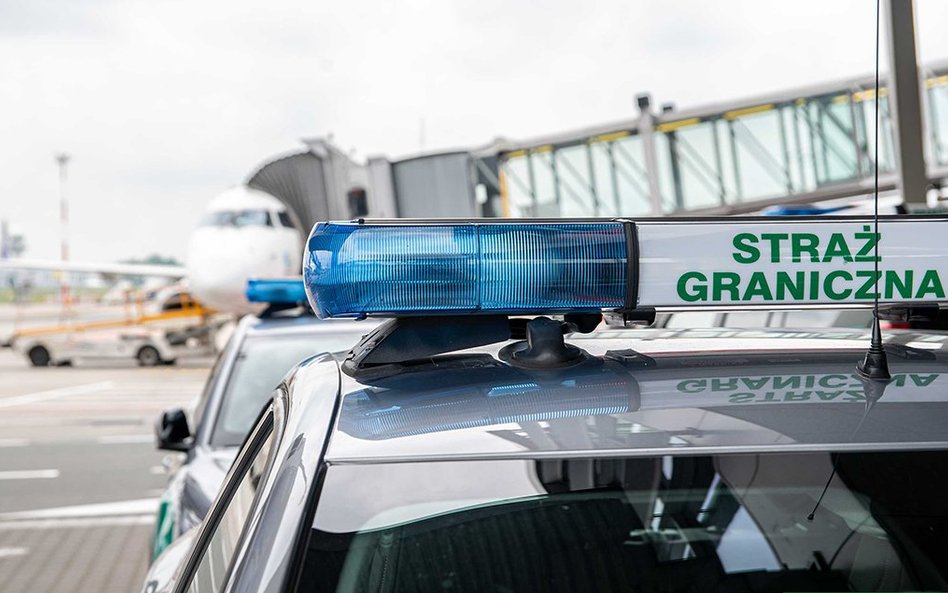 18 lutego w godzinach porannych, 51-latek został przewieziony na lotnisko Warszawa-Okęcie i stąd odl