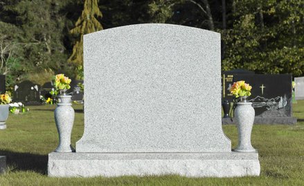 Demontaż nagrobka nie narusza dóbr osobistych - wyrok sądu apelacyjnego