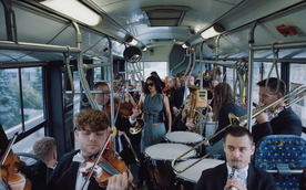 Kard z teledysku. Berghain – ROSALÍA feat. Björk & Yves Tumor