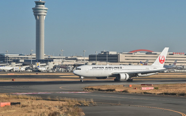 Japonia: Podczas lądowania na lotnisku w Tokio zapalił się samolot. Nie żyje 5 osób