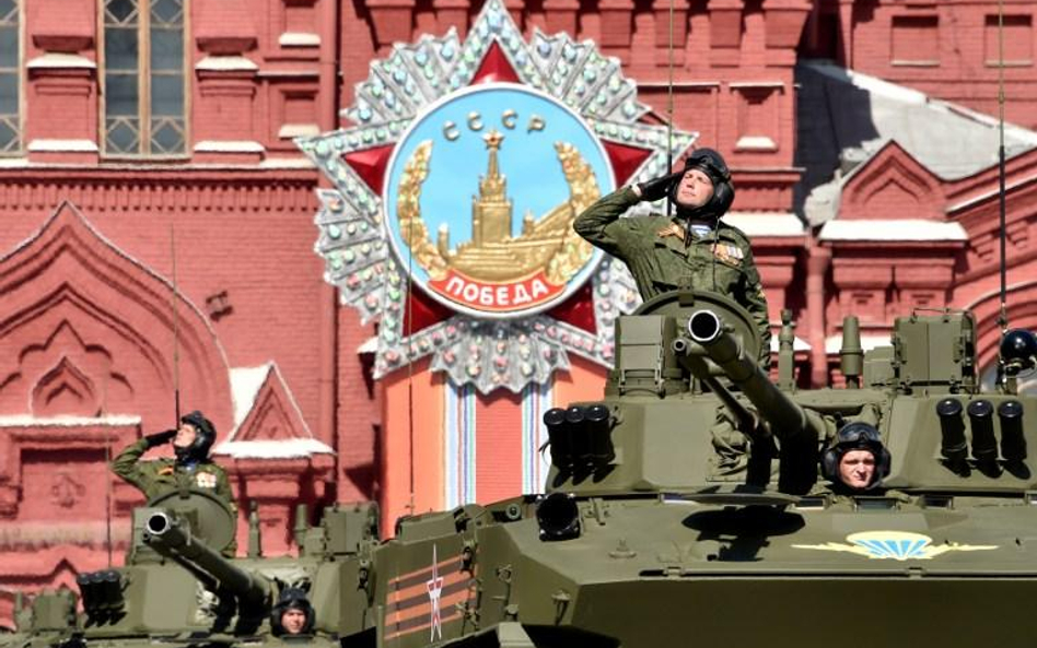 Parada wojskowa na placu Czerwonym w Moskwie 9 maja