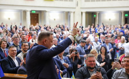Prezydent Andrzej Duda został entuzjastycznie przywitany w ukraińskim parlamencie