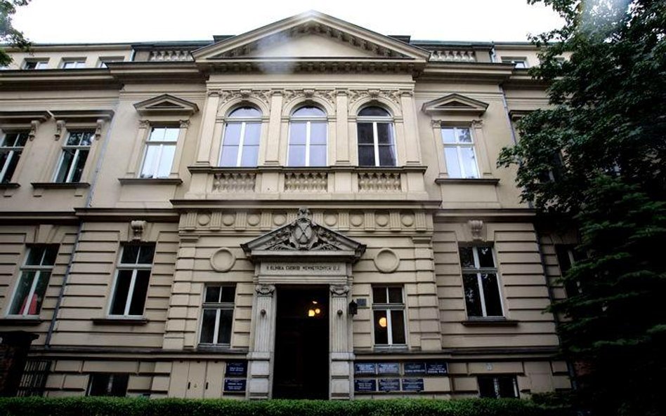 U przebywających na oddziale kardiologii stwierdzono jednak wirusa „zwykłej”, a nie świńskiej grypy.