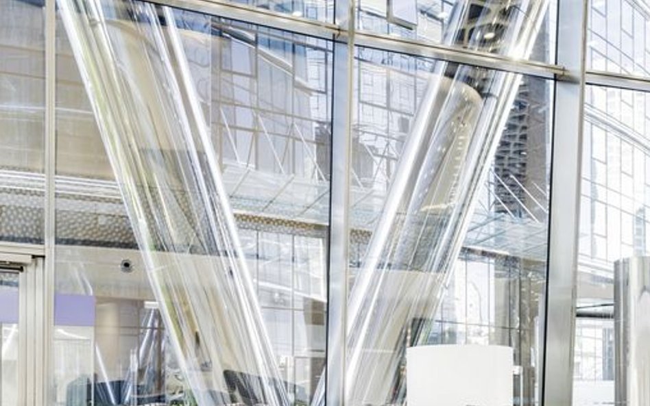 Futurystyczne meble w Warsaw Spire