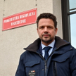 Prezydent Warszawy Rafał Trzaskowski przed siedzibą Prokuratury Regionalnej w Szczecinie