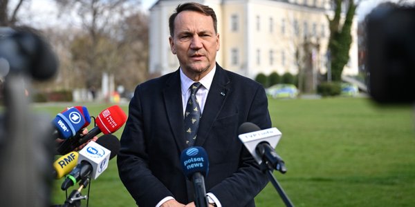 Radosław Sikorski: dziękuję panu prezydentowi za 42 nominacje ambasadorskie