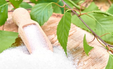 Pięciowęglowy alkohol polihydroksylowy nazywany ksylitolem jest nie tylko smaczny, ale też ma liczne