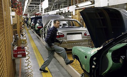 Dostawa towaru, np. linii produkcyjnej wraz z montażem, nie zawsze jest objęta w Polsce VAT