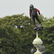 Paryż: Wynalazca wzniósł się przed Macronem na flyboardzie