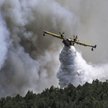 Samolot gaśniczy typu Canadair w trakcie akcji na północny-zachód od Aten, fot. z 19 lipca