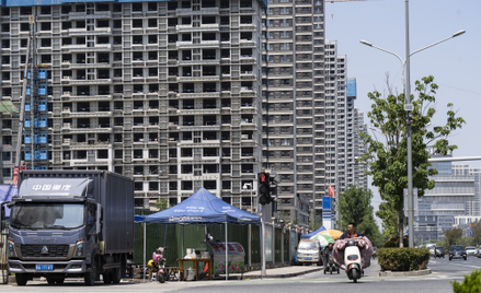Władze Chin rozważają nowy sposób walki z kryzysem na rynku nieruchomości.