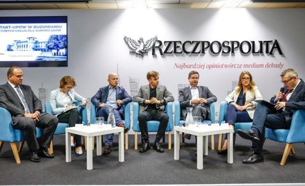 Uczestnicy debaty dyskutowali o tym jak wprowadzać najnowsze rozwiązania technologiczne w miastach.