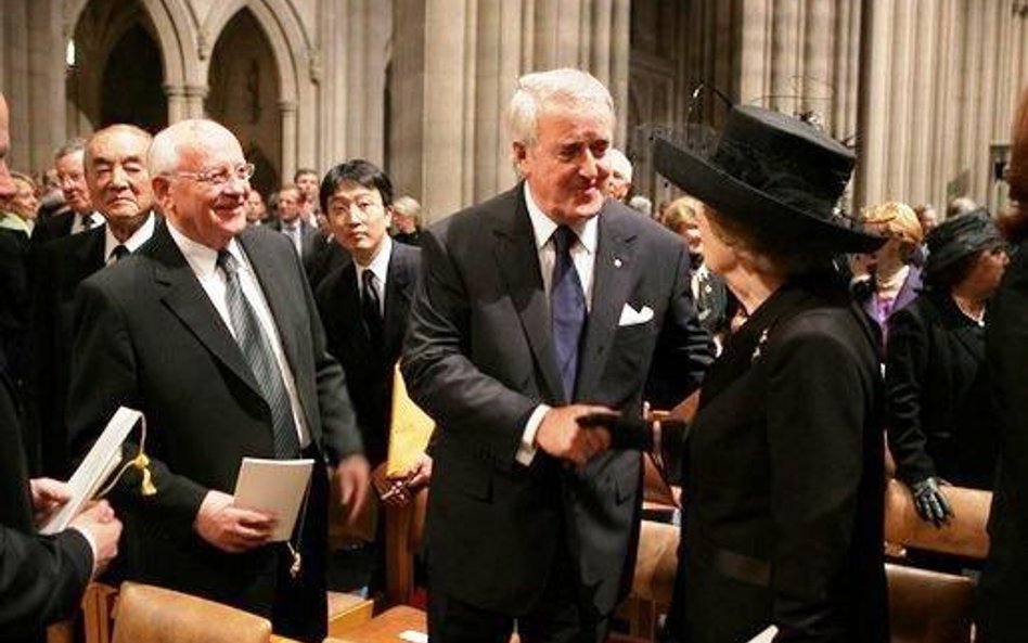 Margaret Thatcher na pogrzebie Ronalda Reagana; obok niej Brian Mulroney i Michaił Gorbaczow (fot. E