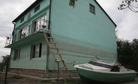 Opłata rachunków za telewizję w okresie powodzi