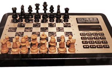 Fidelity Voice Chess Challenger z 1979 r. – szachownica dla osób niewidomych opisująca głosowo ruchy