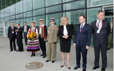 Lotnisko w Lublinie odwiedził prezydent Armenii. Na zdjęciu oczekiwanie na gościa.