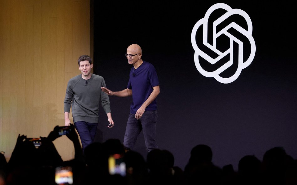 Satya Nadella, szef Microsoftu, i Sam Altman, były już prezes OpenAI, razem chwytają za ster rewoluc