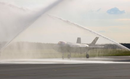 Myśliwiec F-35 po wylądowaniu w Polsce