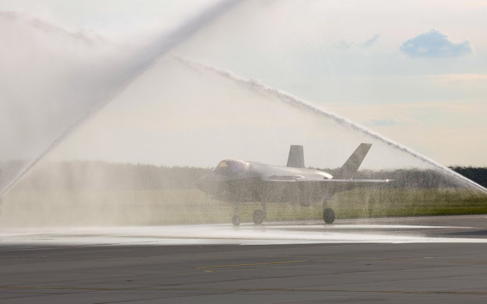 Myśliwiec F-35 po wylądowaniu w Polsce
