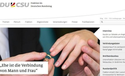 Na stronie frakcji CDU/CSU cytat z wypowiedzi jej szefa Volkera Klaudera: Małżeństwo to związek mężc
