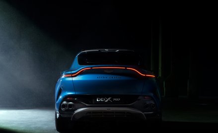 DBX ma linię świateł tylnych charakterystyczną dla wszystkich nowych modeli marki Aston Martin.