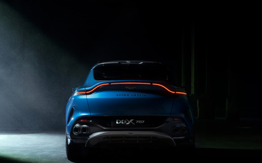DBX ma linię świateł tylnych charakterystyczną dla wszystkich nowych modeli marki Aston Martin.
