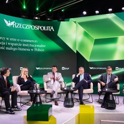 Uczestnicy debaty „Mikroprzedsiębiorcy w erze e-commerce: jak nanosegmentacja i wsparcie instytucjon
