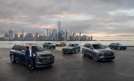Audi CEO Gernot Döllner z modelami oferowanymi w USA