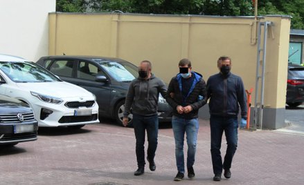 31-letni Jacek T. siedział za serię podpaleń.Teraz znów podłożył ogień pod dwoma samochodami w centr