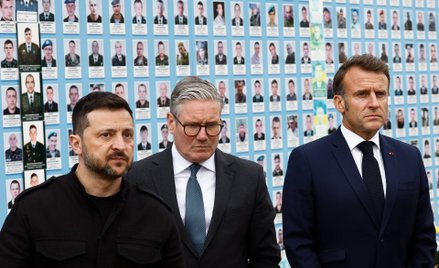 Zełenski, Starmer i Macron przed murem pamiięci poległych ukraińskich żołnierzy w Kijowie, maj 2025