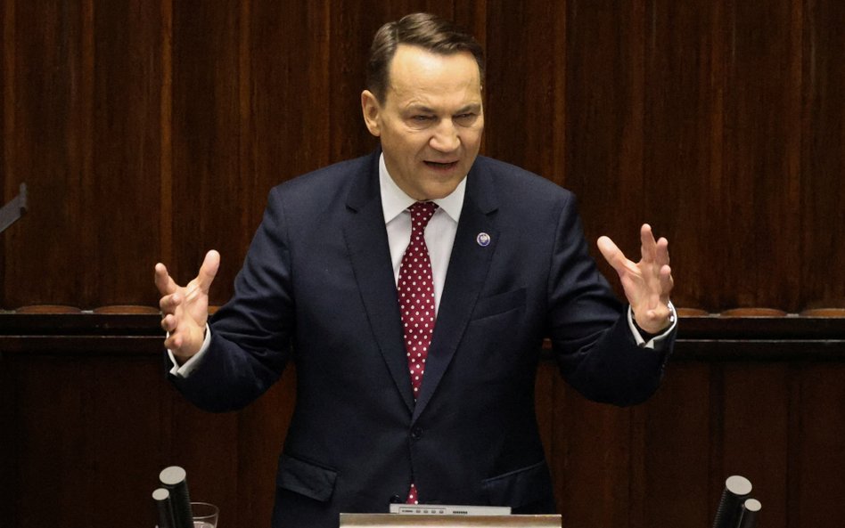 Szef MSZ Radosław Sikorski podczas swojego exposé w Sejmie