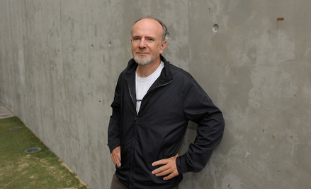 Marek Bieńczyk – rocznik 1956. Prozaik, eseista, tłumacz m.in. Kundery i Ciorana. Laureat Nike w 201