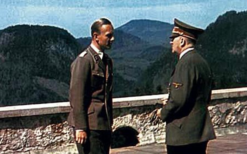 Fritz Darges w latach 1943 – 1944 brał udział w większości narad i prywatnych rozmów Adolfa Hitlera