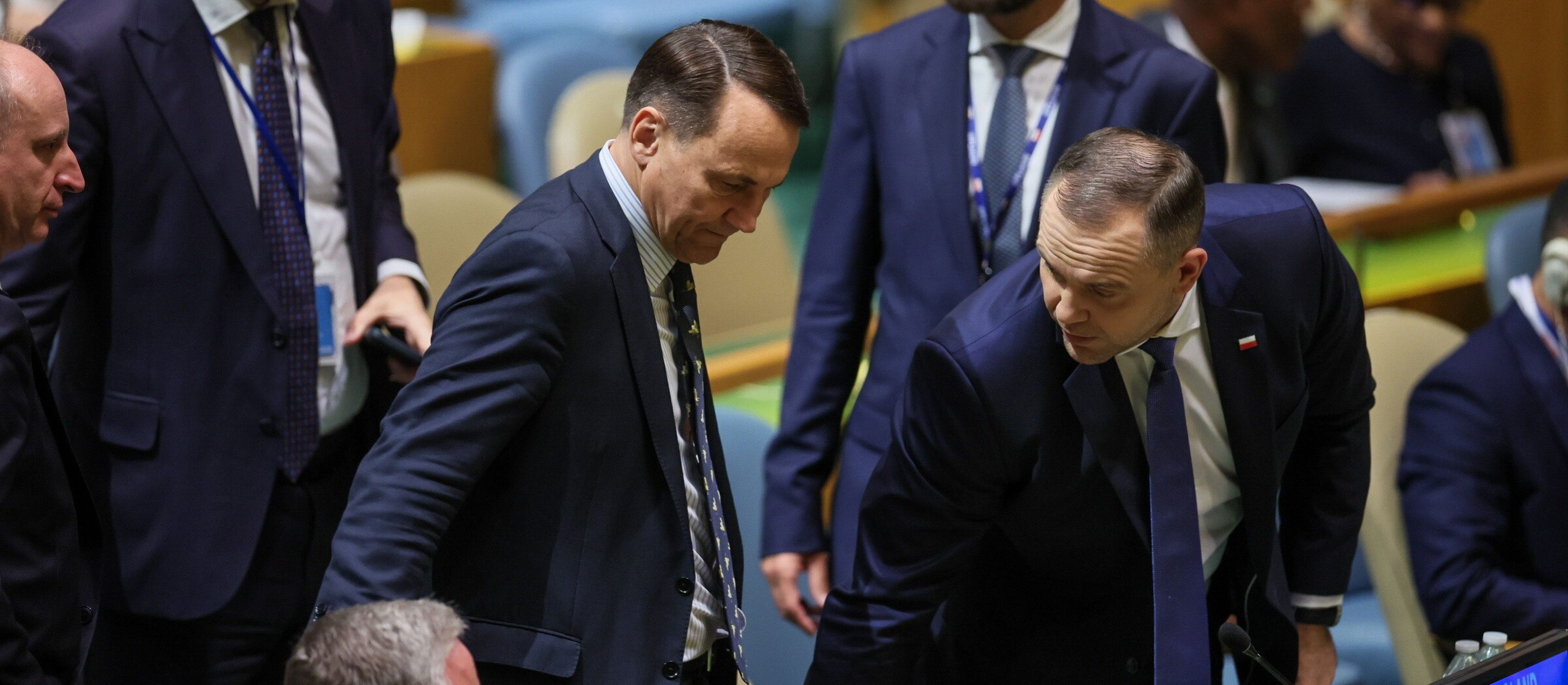 Sondaż: Radosław Sikorski zyskuje, Karol Nawrocki traci. Polacy ufają im najbardziej