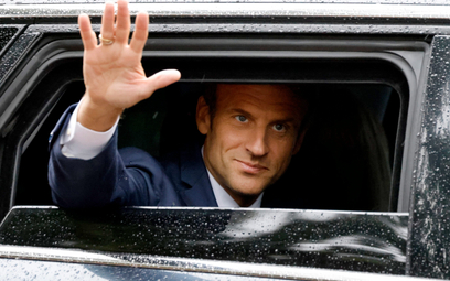Emmanuel Macron gdy miał pełnię władzy, był porównywany z Jowiszem, teraz z Hefajstosem: musi w poci
