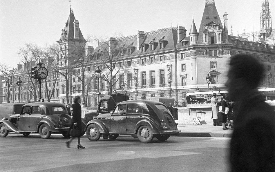 Paryska ulica. Wyjazd fotografki związany z organizacją paryskiej odsłony wystawy Warszawa oskarża, 